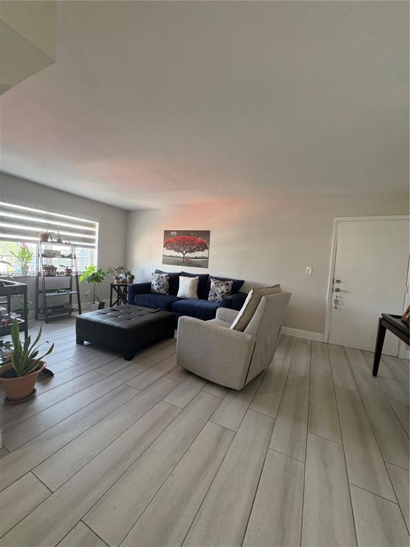 7620 Carlyle Ave, Unit 502, Miami Beach, FL 33141 Photo