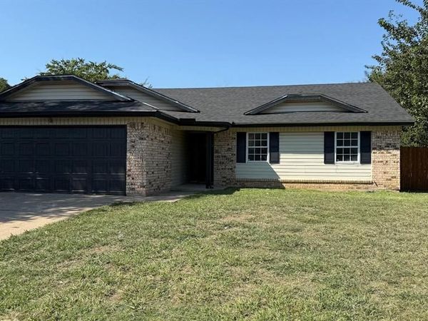 111 Iberis Court , Arlington, TX 76018