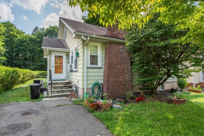 98 Westville Ave, Caldwell, NJ 07006 Main Photo