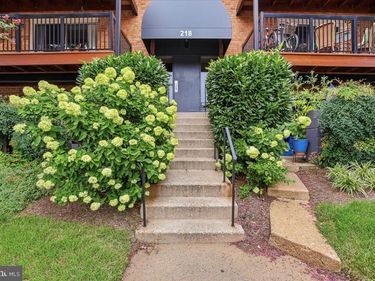 218 LOCUST STREET SE, Unit 142, VIENNA, VA 22180
