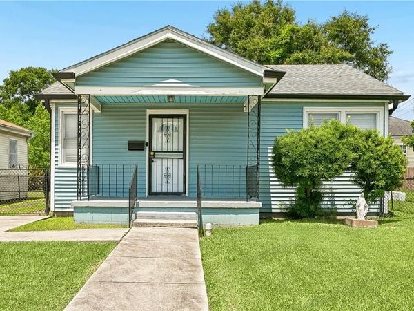 9015 FIG Street , New Orleans, LA 70118