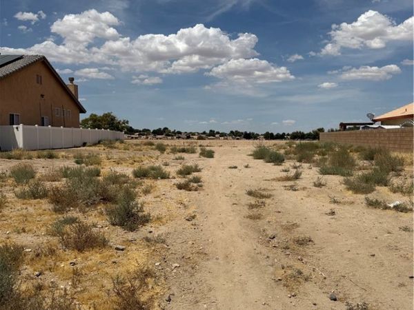 14902 Rivers Edge Road, Helendale, CA 92342