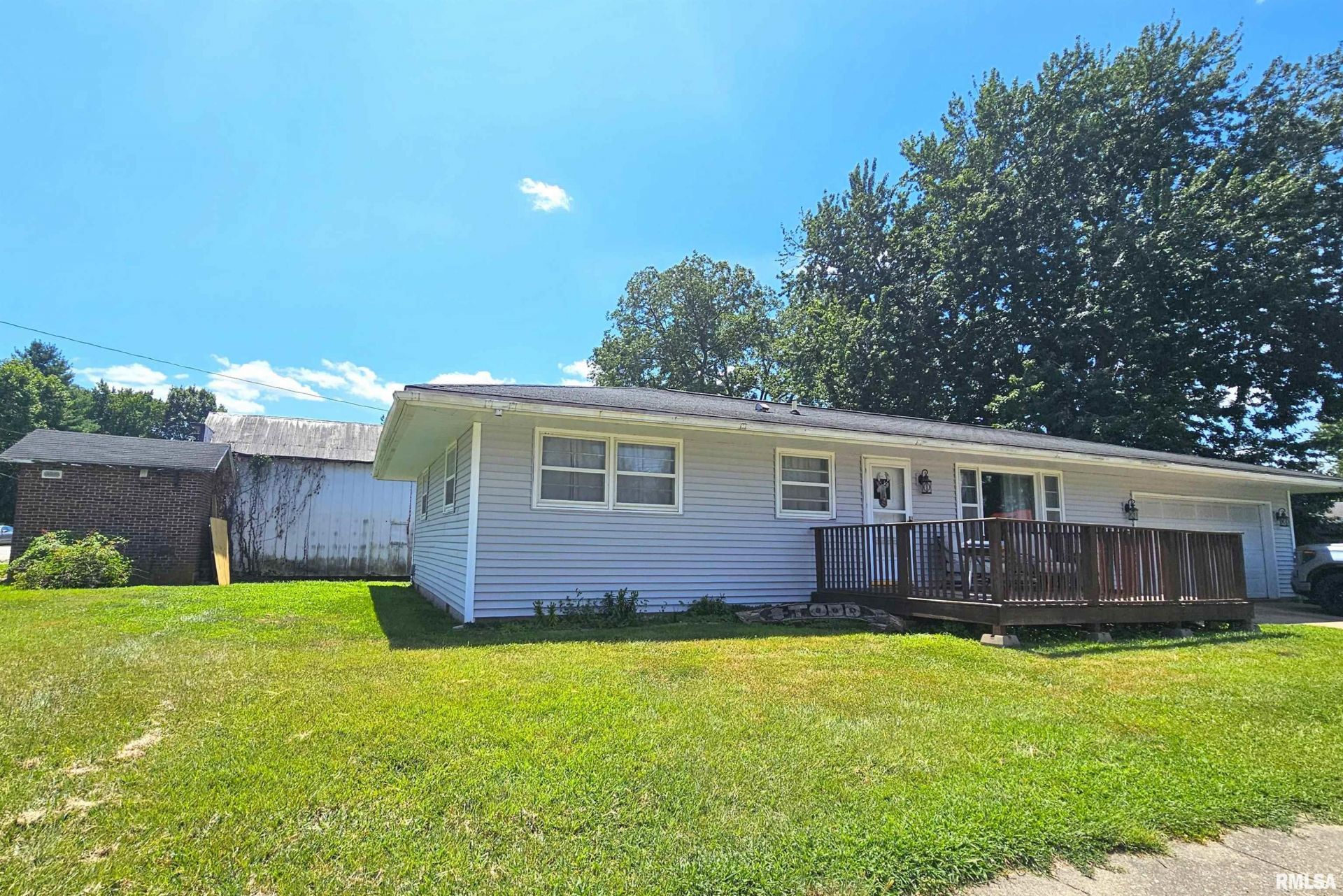 101 W Center Street, Oakford, IL 62673 Main Photo