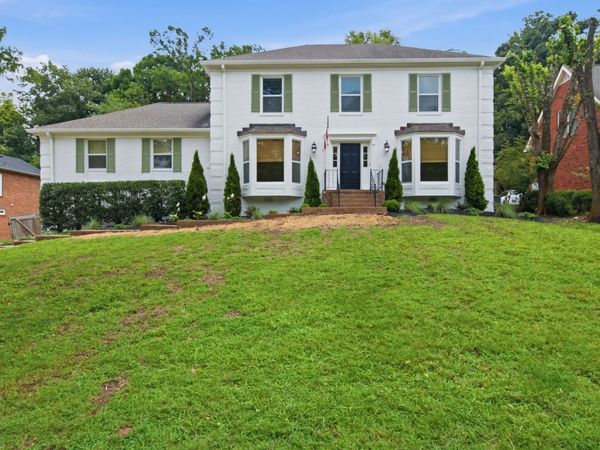 8005 Montcastle Dr, Nashville, TN 37221