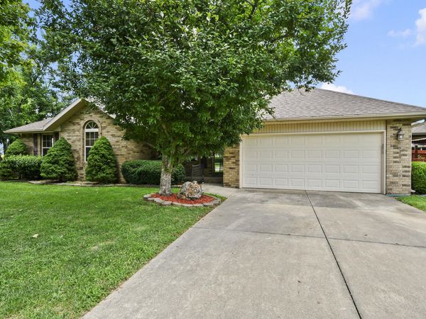 610 N Ellen Street , Forsyth, MO 65653