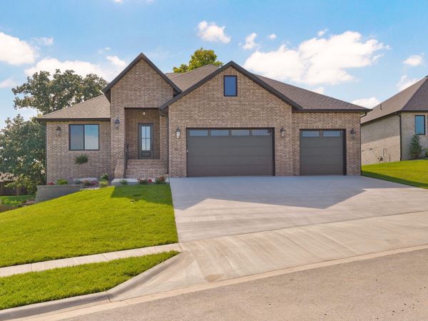 2011 N Silver Charm Avenue , Springfield, MO 65802