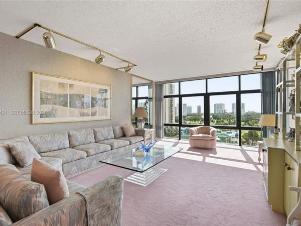 20100 W Country Club Dr , Unit 1206, Aventura, FL 33180