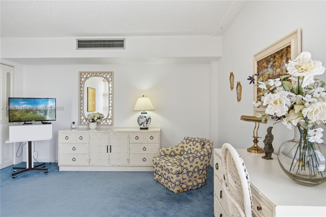 20100 W Country Club Dr , Unit 1206, Aventura, FL 33180 Photo