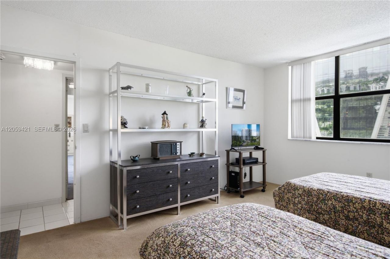 20100 W Country Club Dr , Unit 1206, Aventura, FL 33180 Photo