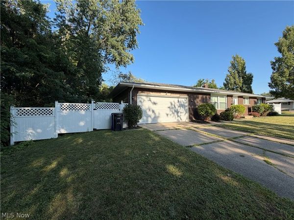 4725 Eric Avenue , Cleveland, OH 44109