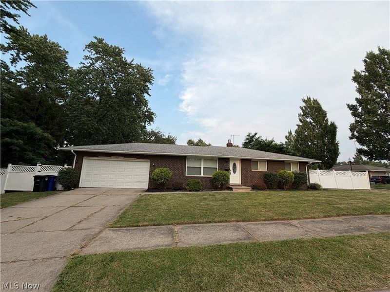 4725 Eric Avenue, Cleveland, OH 44109 Photo 2