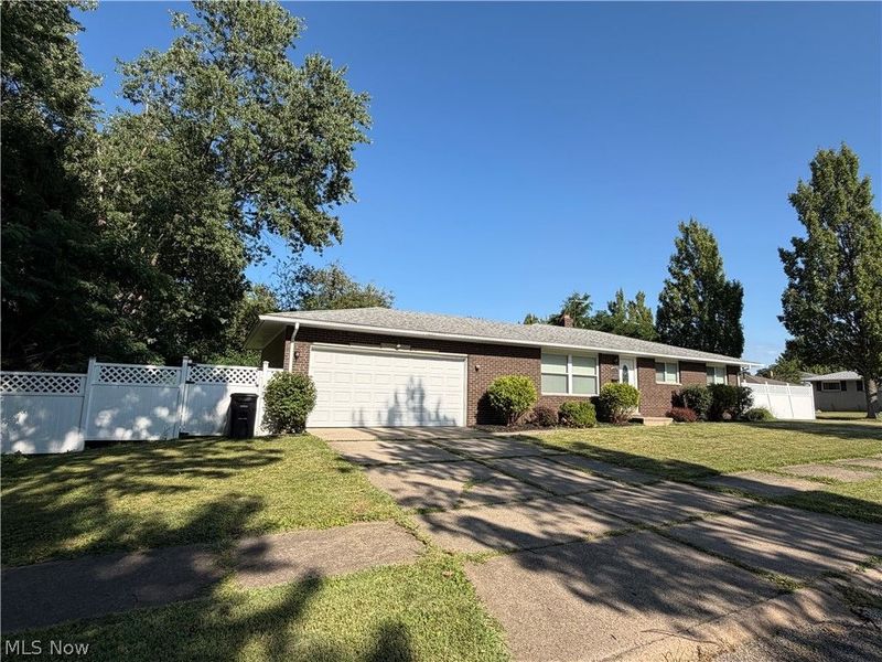 4725 Eric Avenue, Cleveland, OH 44109 Photo 2