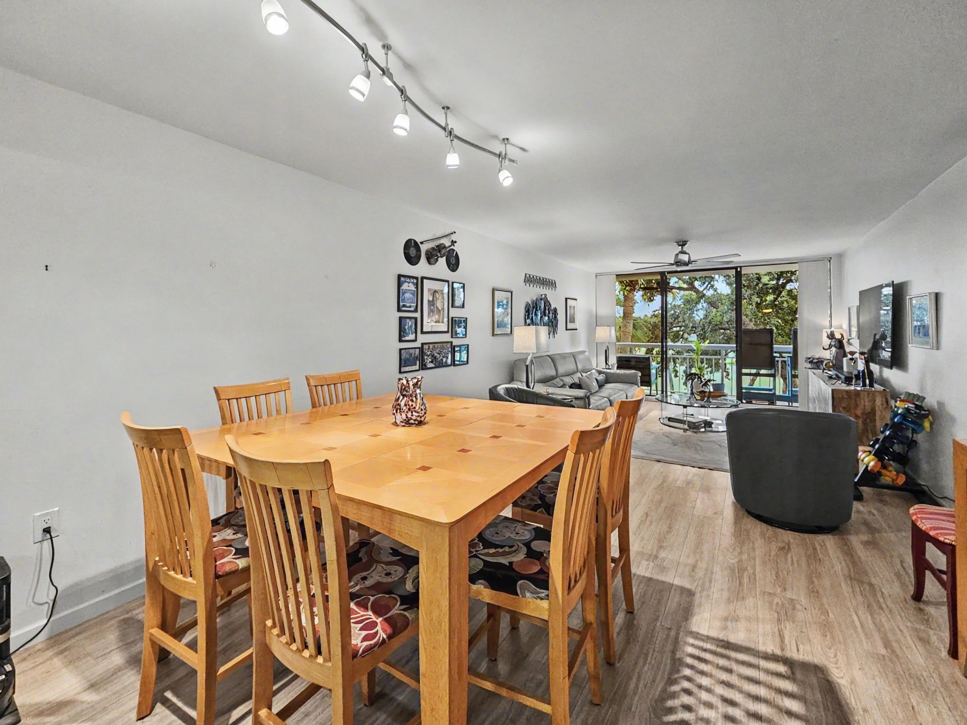 2811 Village Boulevard, Unit 302, West Palm Beach, FL 33409 Photo