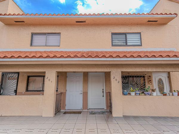 7690 W 29th Way, Unit 202, Hialeah, FL 33018