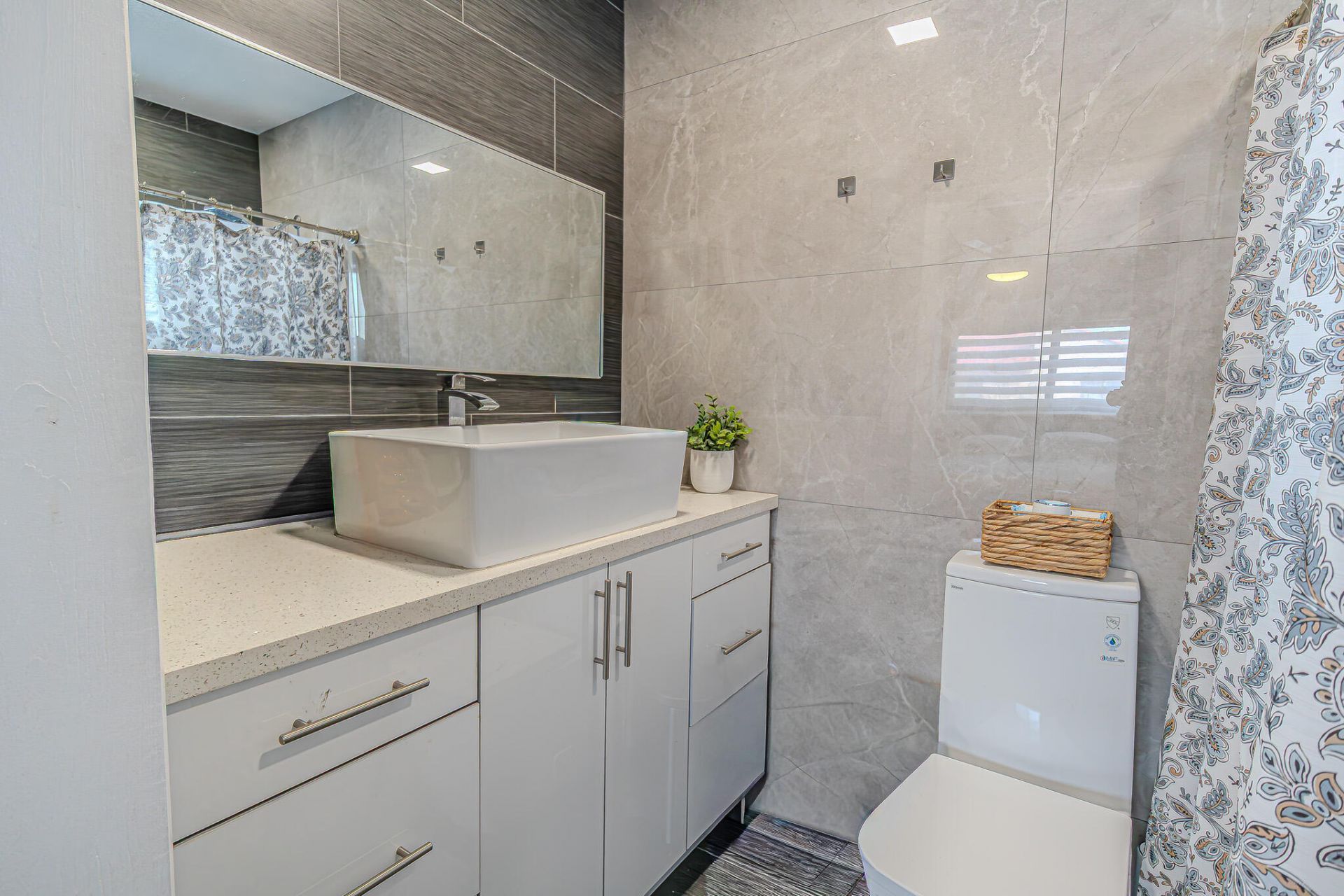 7690 W 29th Way, Unit 202, Hialeah, FL 33018 Photo