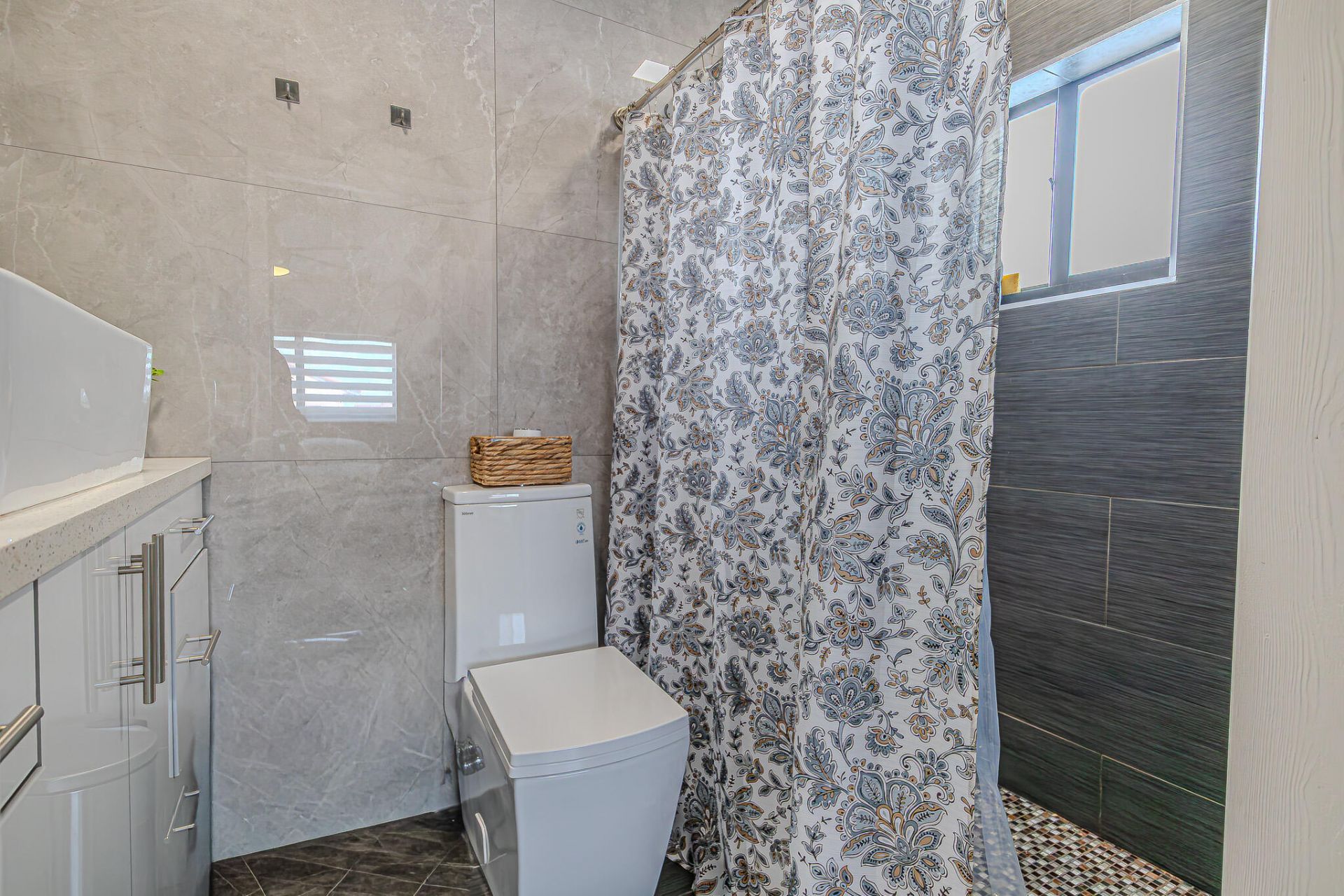 7690 W 29th Way, Unit 202, Hialeah, FL 33018 Photo