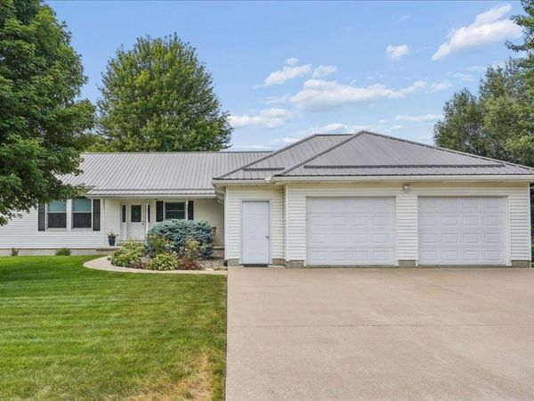 385 Hickory Lane, Lansing, IA 52151