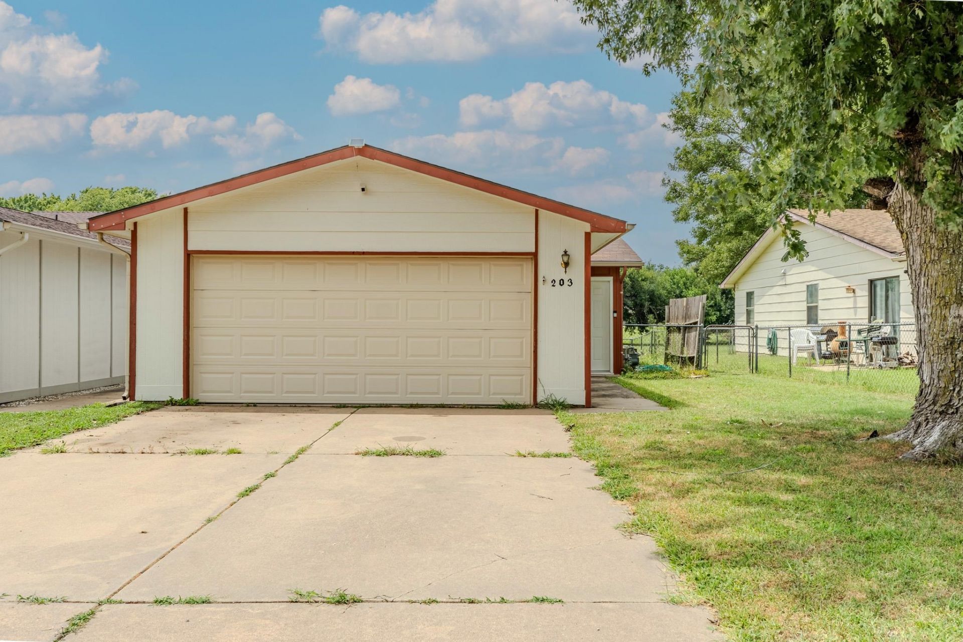 203 S Westview Dr, Derby, KS 67037 Main Photo