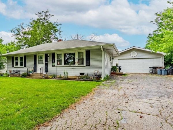 405 N Iowa Avenue , Villa Park, IL 60181