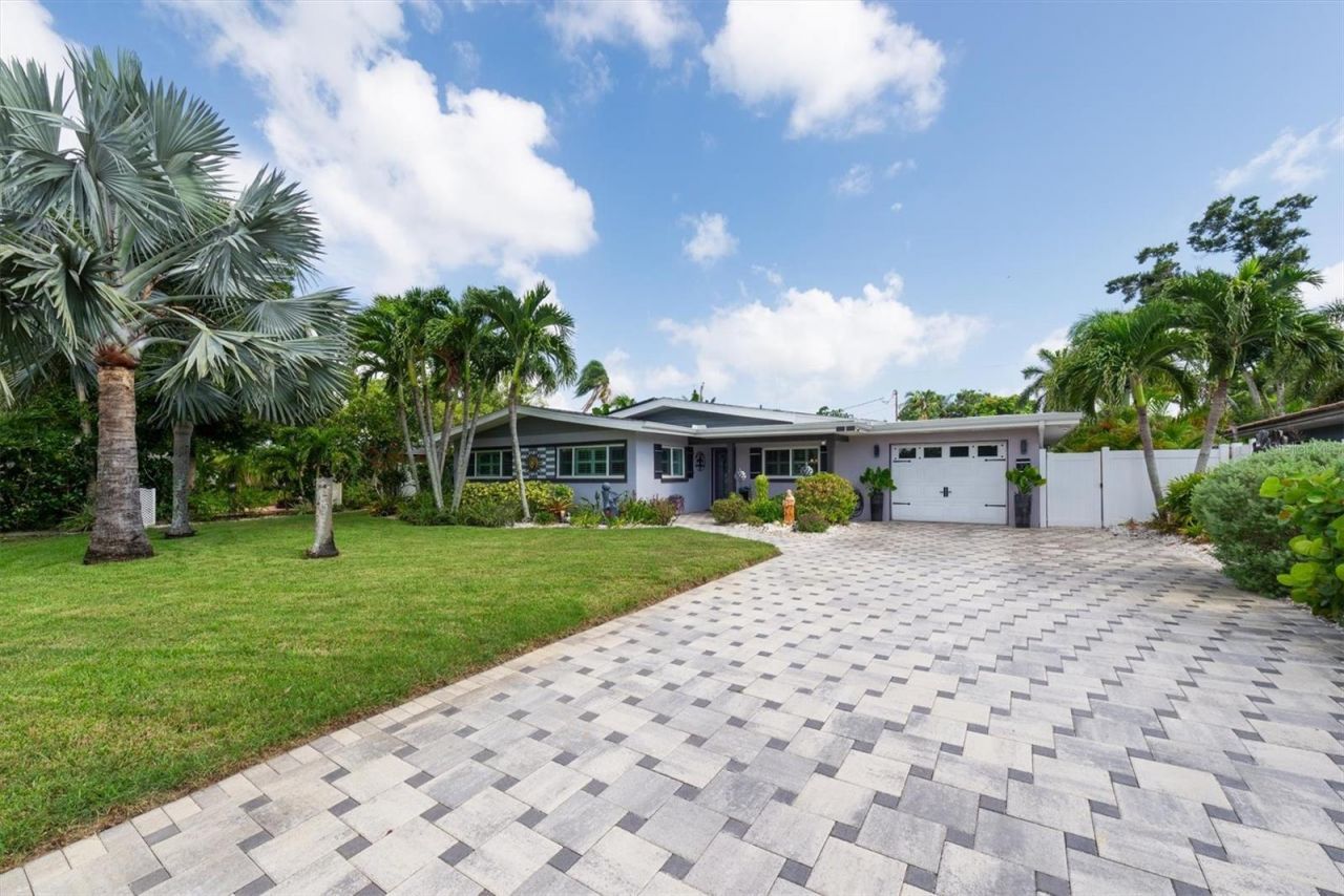 37 Southwind Drive, Belleair Bluffs, FL 33770 Photo