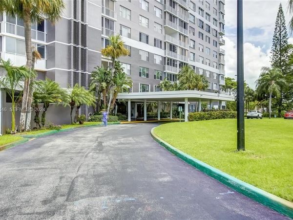 3850 Washington Street, Unit 812, Hollywood, FL 33021
