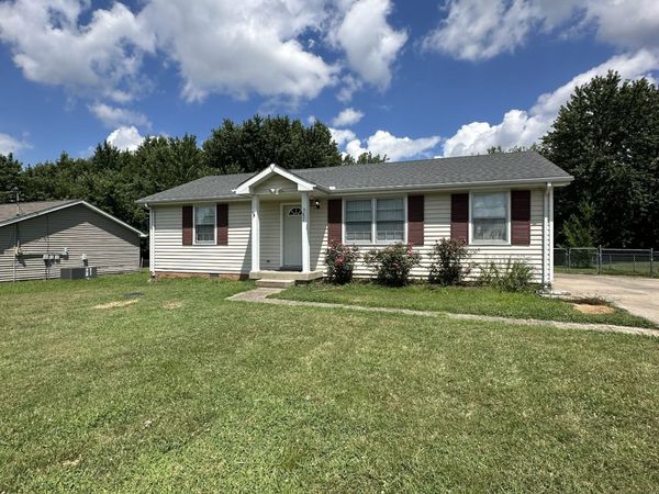 587 Anita Dr , Clarksville, TN 37042