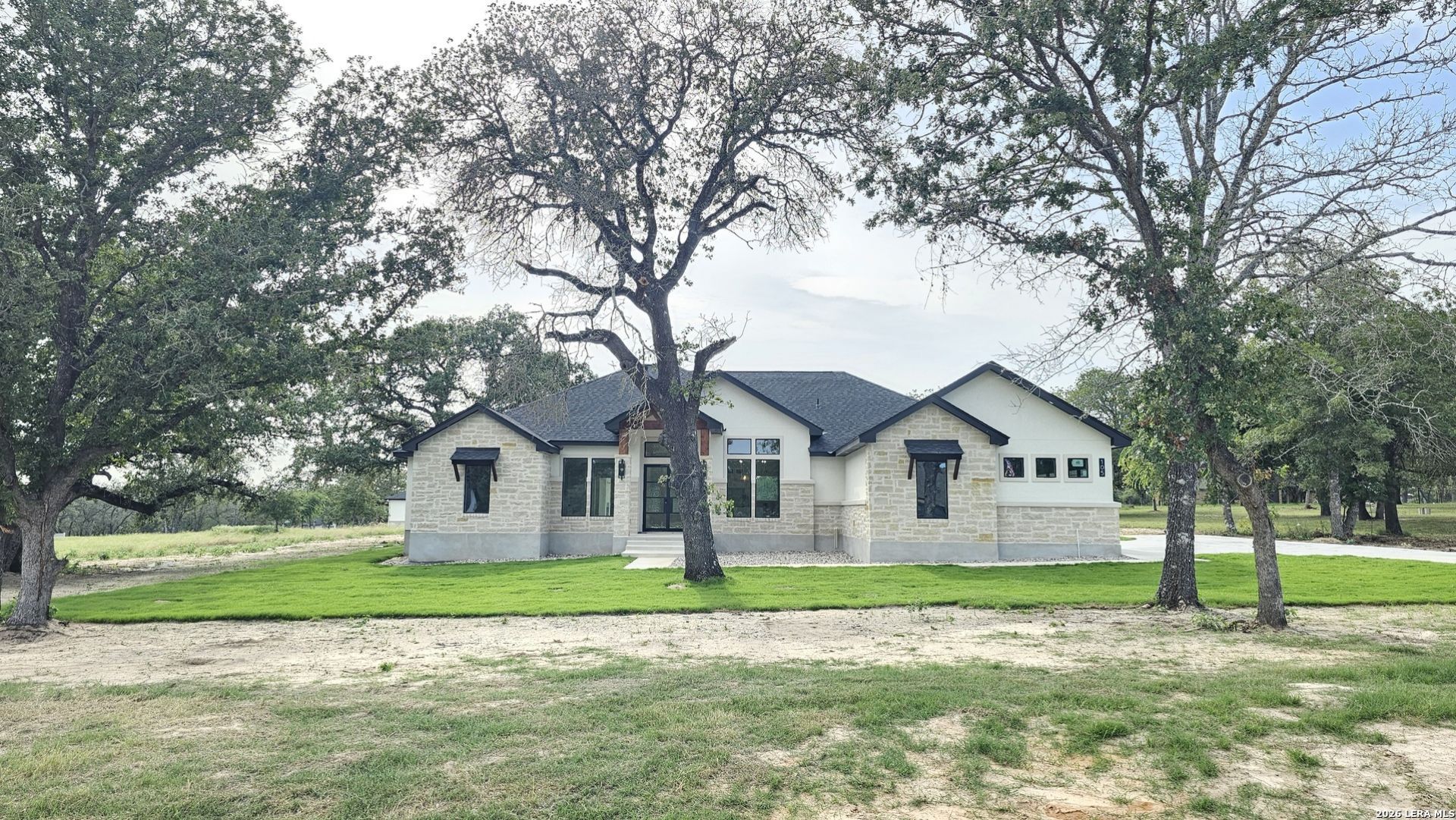 105 Pioneer Trl, Adkins, TX 78101 Main Photo