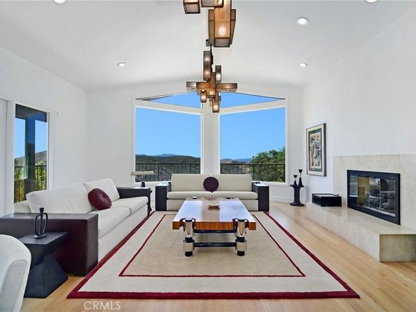 130 Dapplegray Road, Bell Canyon, CA 91307