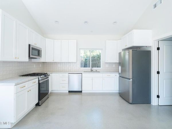1141 Calle Tulipan, Unit 2, Thousand Oaks, CA 91360