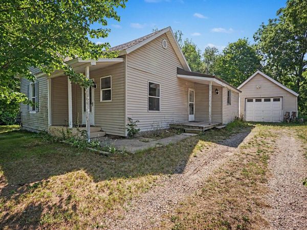 34 E Washington Street, Newaygo, MI 49337