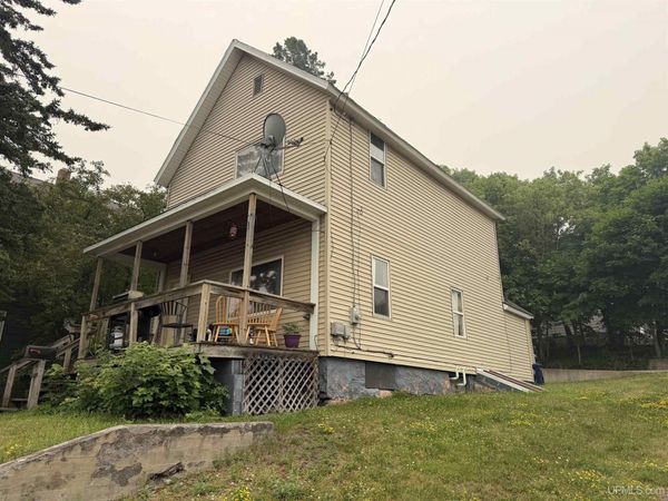 513 W Houghton Avenue, Houghton, MI 49931