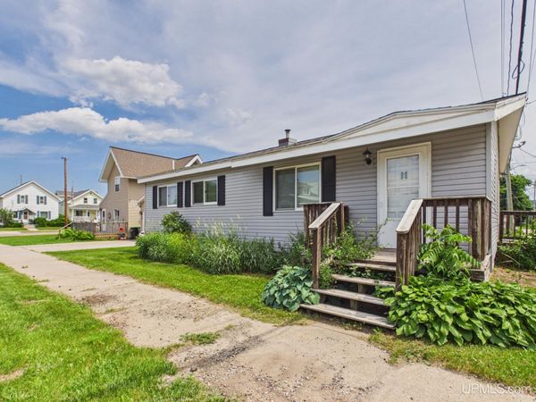 105 Chestnut Street, Munising, MI 49862