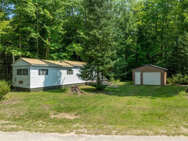 9970 N Graves Road, Hiawatha Twp, MI 49854