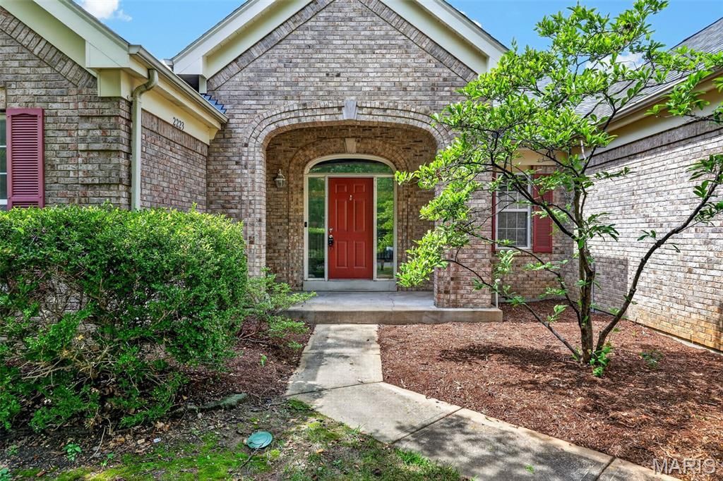 2223 Twin Estates Circle, Chesterfield, MO 63017 Main Photo