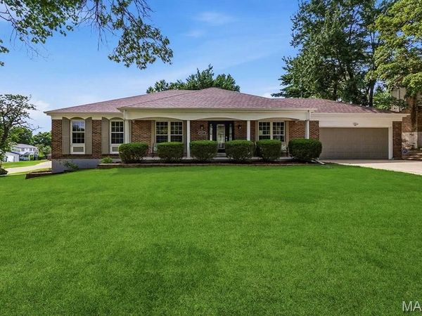 541 Princeway Court, Manchester, MO 63011