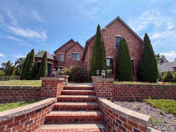120 Fox Hill Court , Edwardsville, IL 62025
