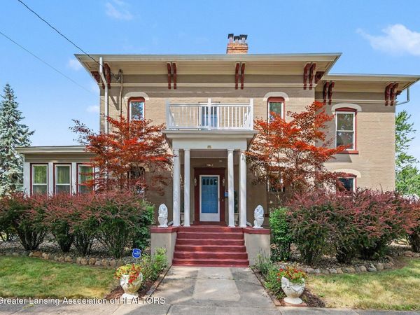 903 N Clinton Avenue, St. Johns, MI 48879