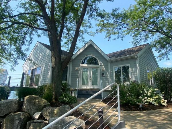 100 Grand Harbour, Unit 100, Vermilion, OH 44089