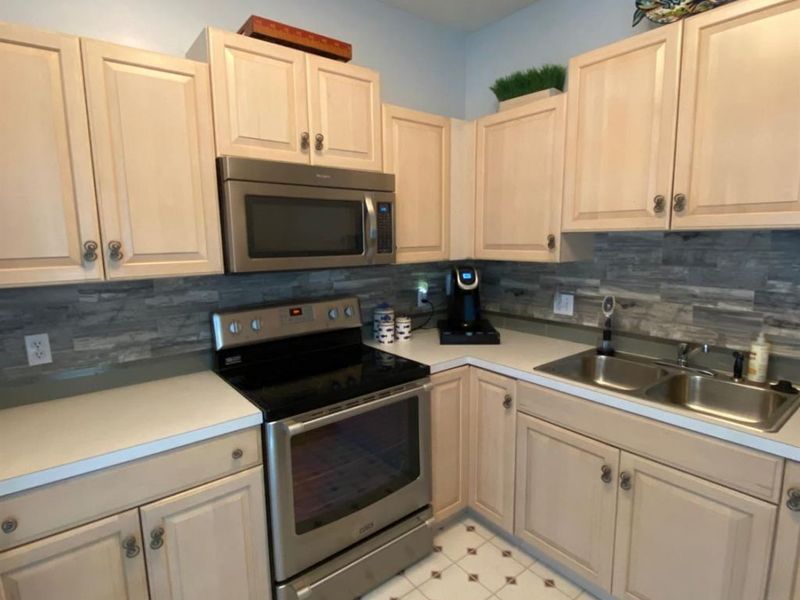 100 Grand Harbour, Unit 100, Vermilion, OH 44089 Photo 14