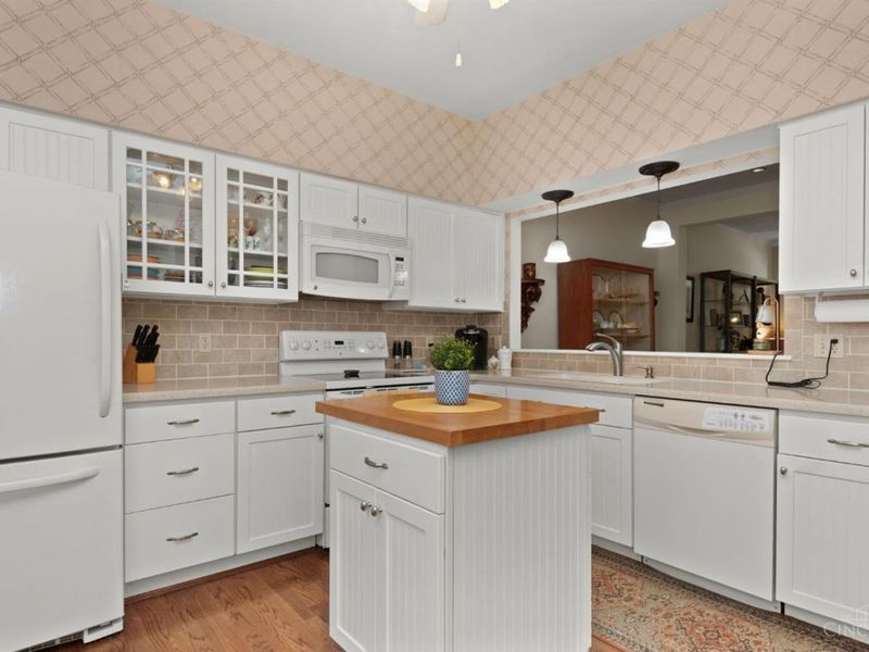 1043 Wittshire Circle, Anderson Twp, OH 45255 Photo 4
