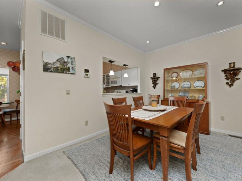1043 Wittshire Circle, Anderson Twp, OH 45255 Photo 7