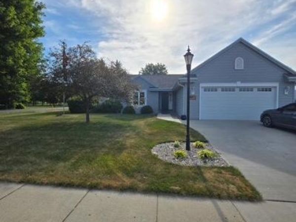 1701 Steeple DRIVE, East Troy, WI 53120