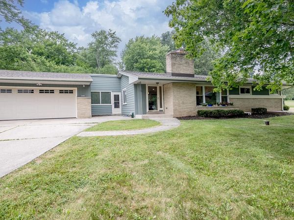 4212 W Scenic AVENUE, Mequon, WI 53092