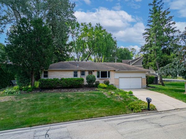 508 Oak Drive , East Dundee, IL 60118
