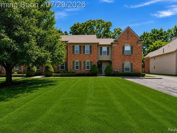 1655 Huntington Park, Unit #F, Rochester Hills, MI 48309