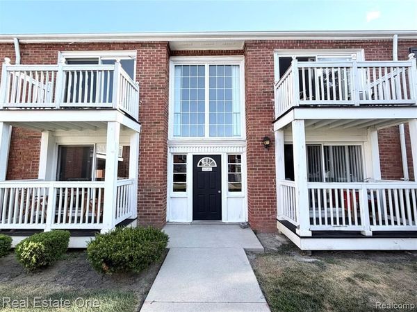 2405 Torquay Avenue , Royal Oak, MI 48073