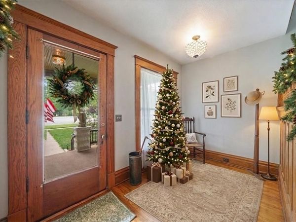 105 NE Douglas Street, Lee's Summit, MO 64063