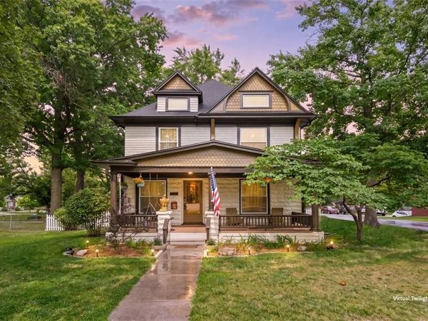 105 NE Douglas Street, Lee's Summit, MO 64063
