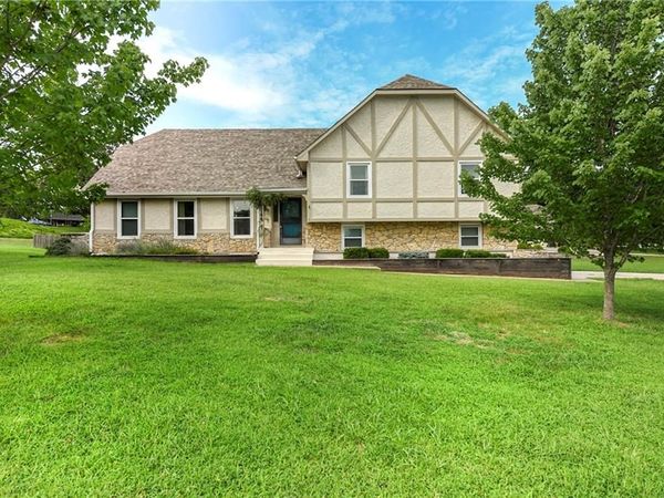 1100 SW 44th Street, Blue Springs, MO 64015