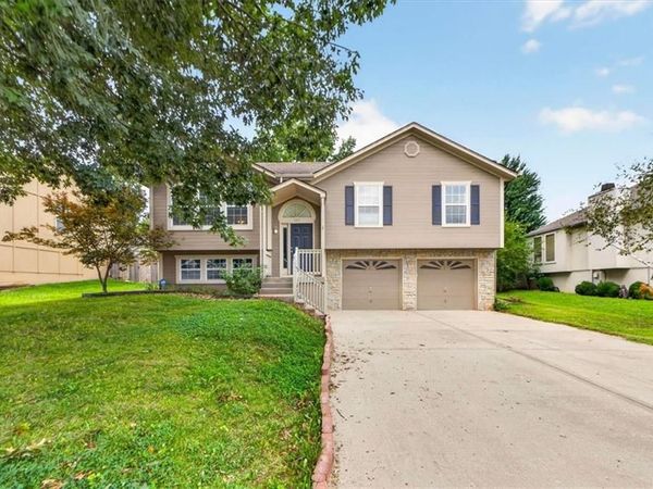 524 NE Topaz Drive, Lee's Summit, MO 64086